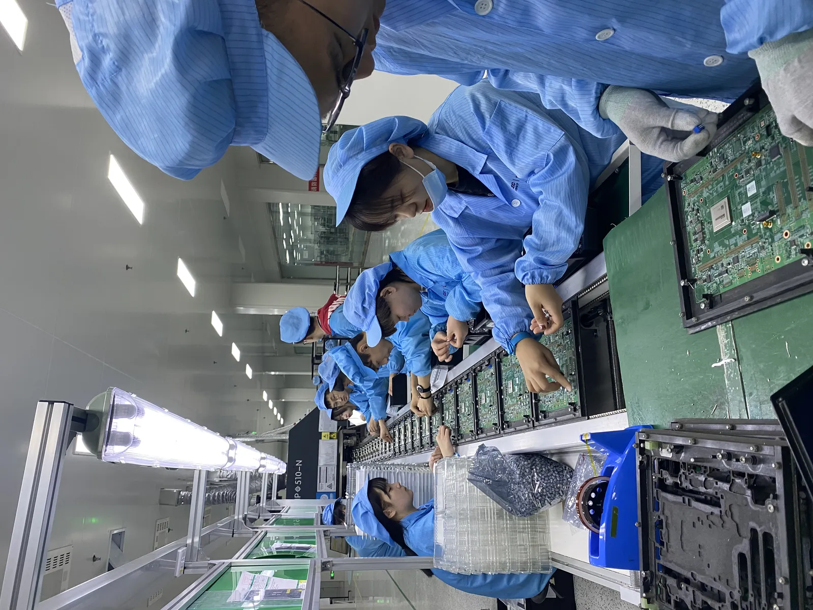 Dây chuyền sản xuất SMT tại nhà máy khách hàng